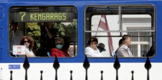 маска, Rīgas satiksme, общественный транспорт, междугородние автобусы, трамваи, водители, поезда