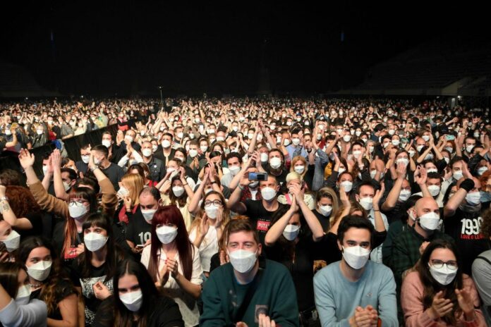 Испания, пандемия, рок-концерт, коронавирус, зрители