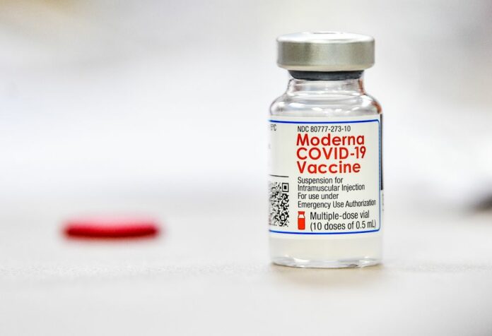 вакцина, Moderna, прививки, ЕС
