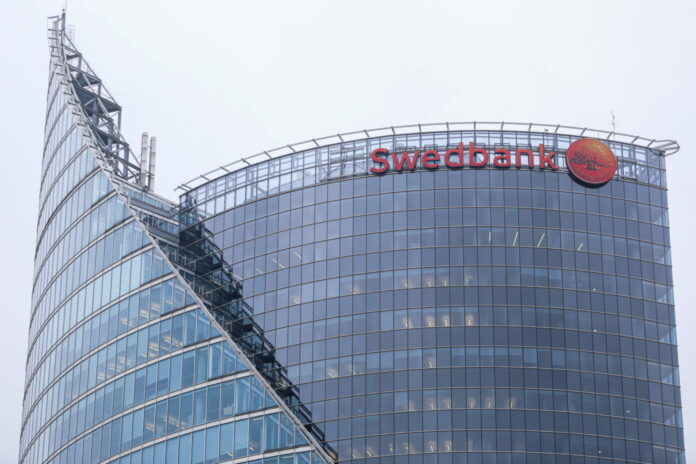 латвийские банки, Swedbank, холдинговая компания, перемены