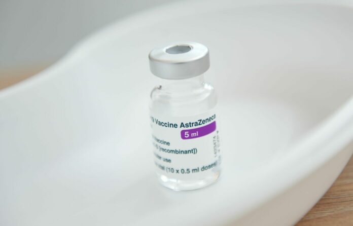 вакцина AstraZeneca, побочные явления, вакцинация, прививки