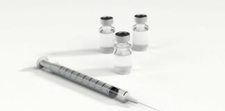 вакцина AstraZeneca, риски, вакцинация, тромбы, подозрения