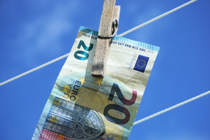 борьба с отмыванием денег, Еврокомиссия, проекты правовых актов
